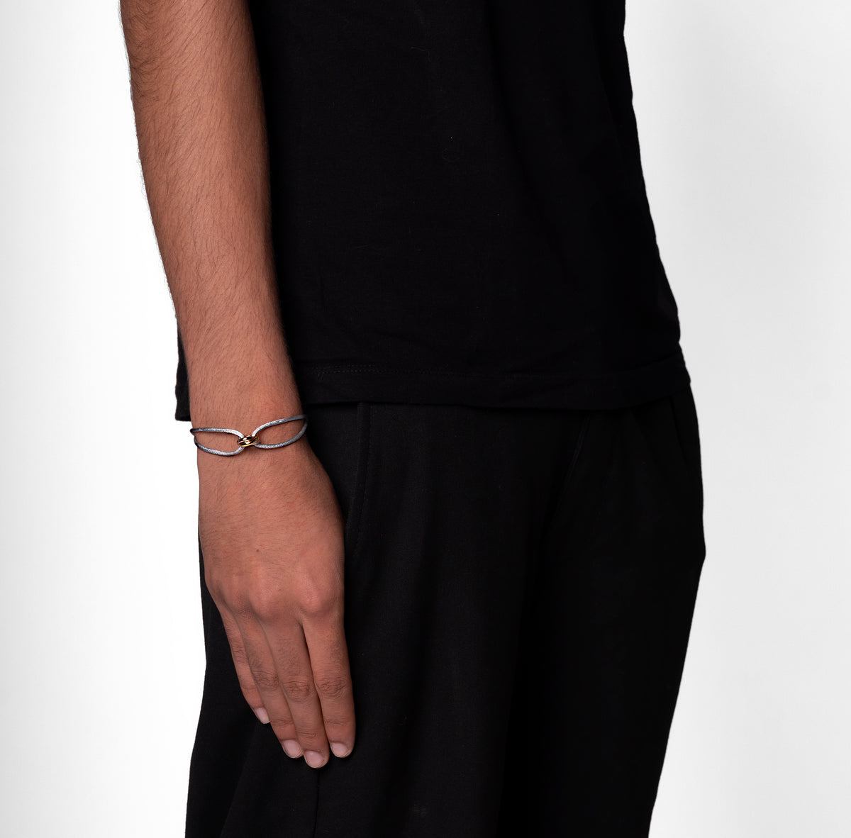 TRINITY ARMBAND. - GRIJS