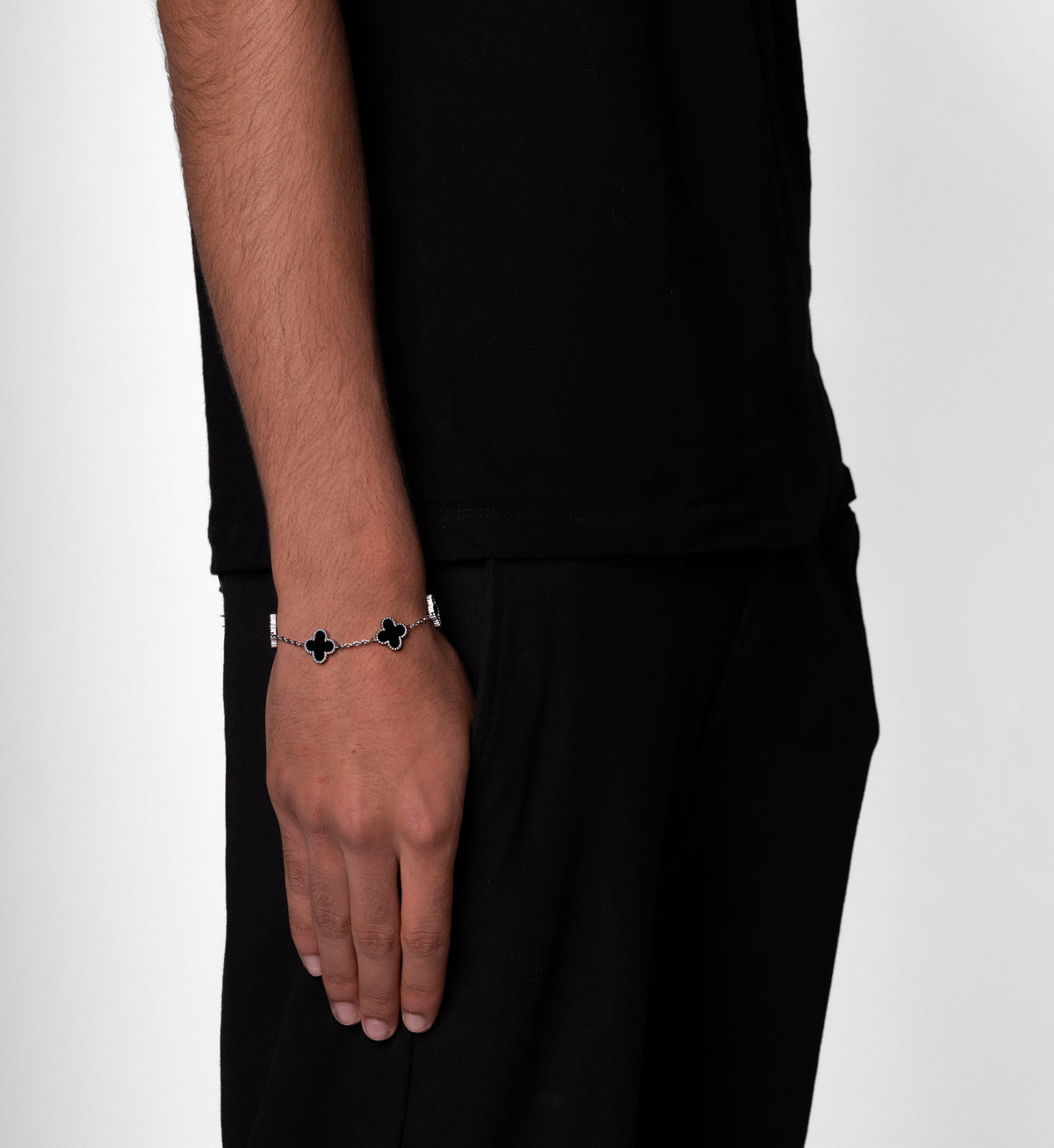KLAVER ARMBAND. - ZILVER ZWART