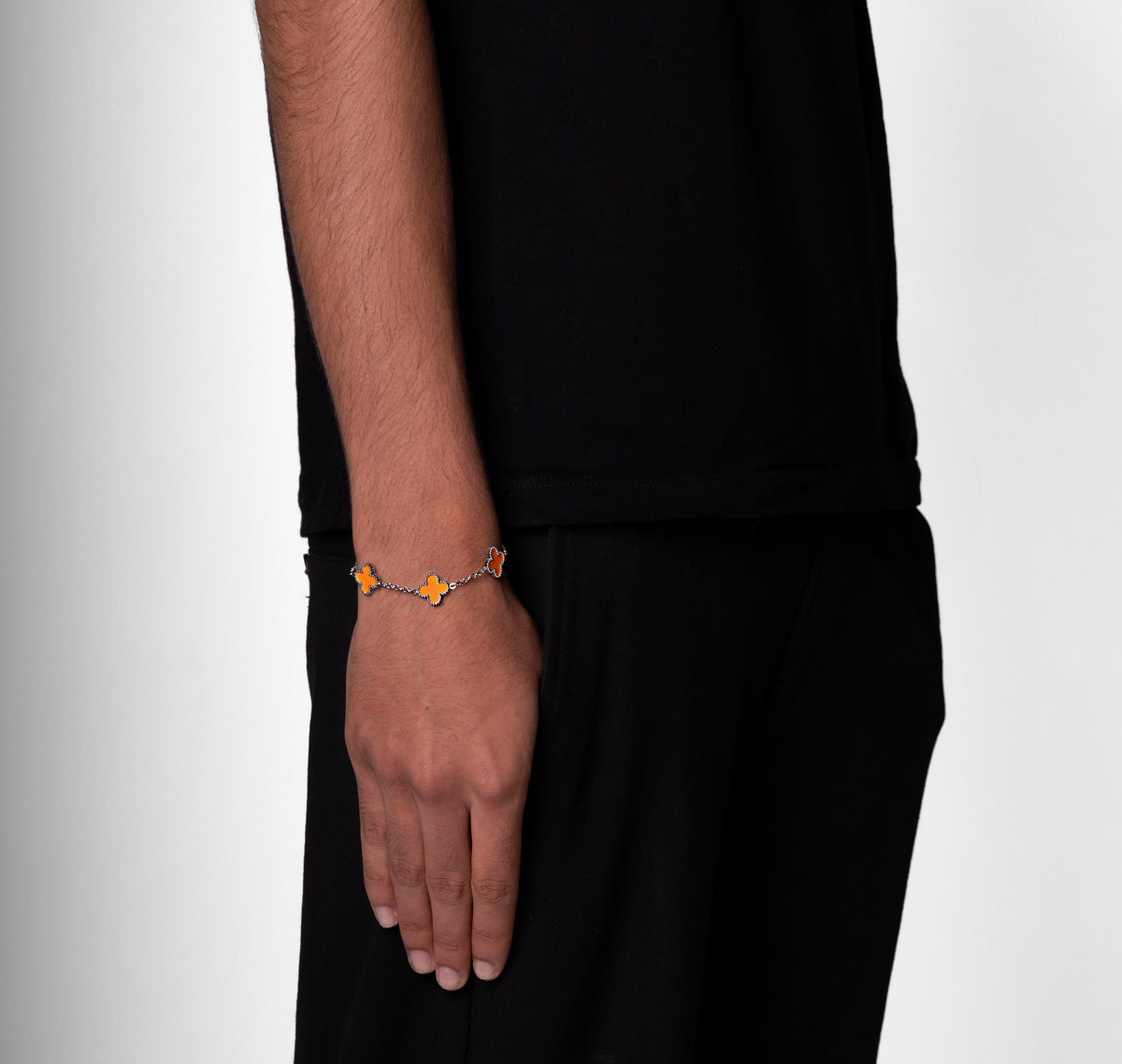 KLAVER ARMBAND. - ZILVEREN ORANJE
