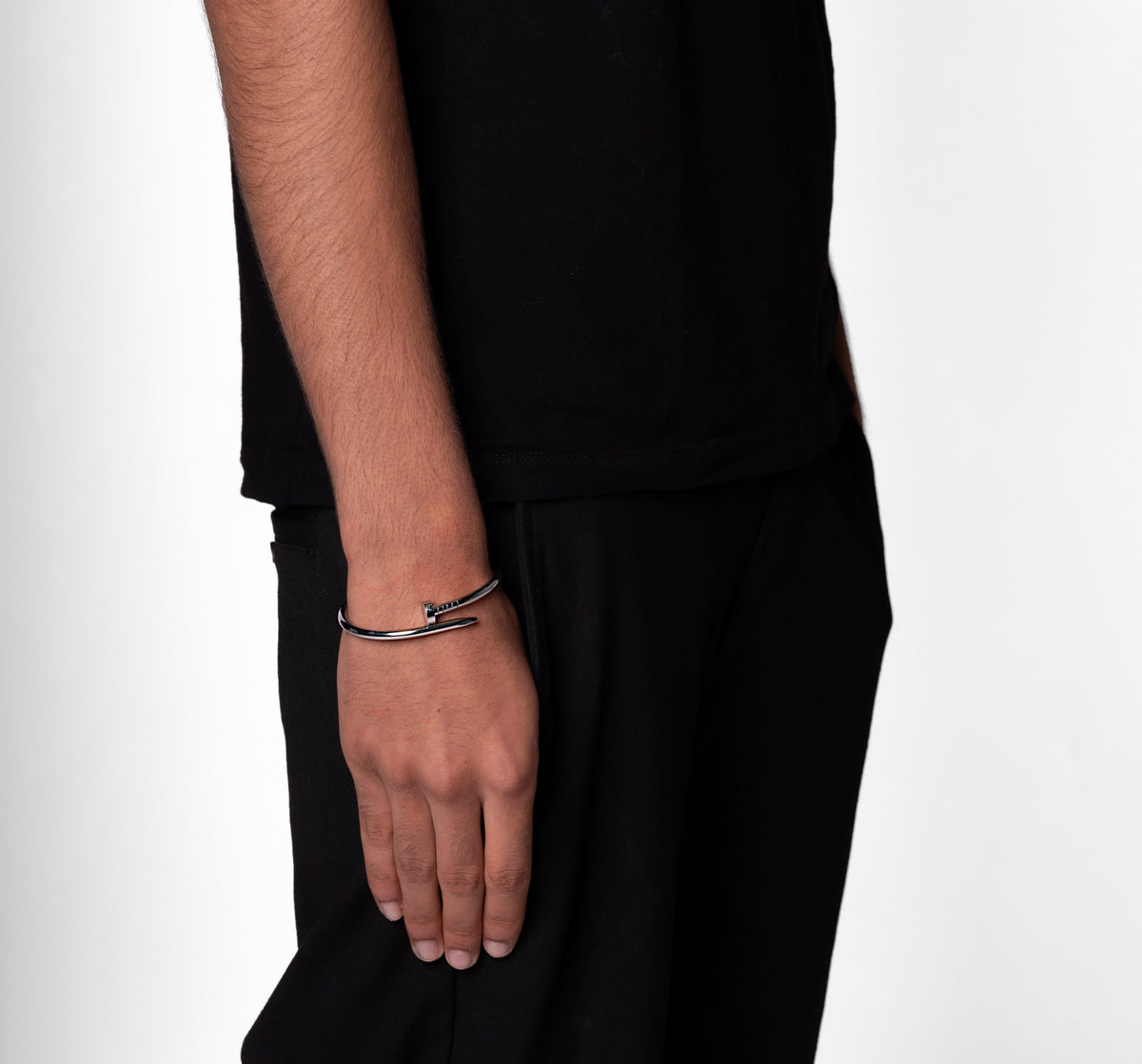 SPIJKER ARMBAND. - ZILVER