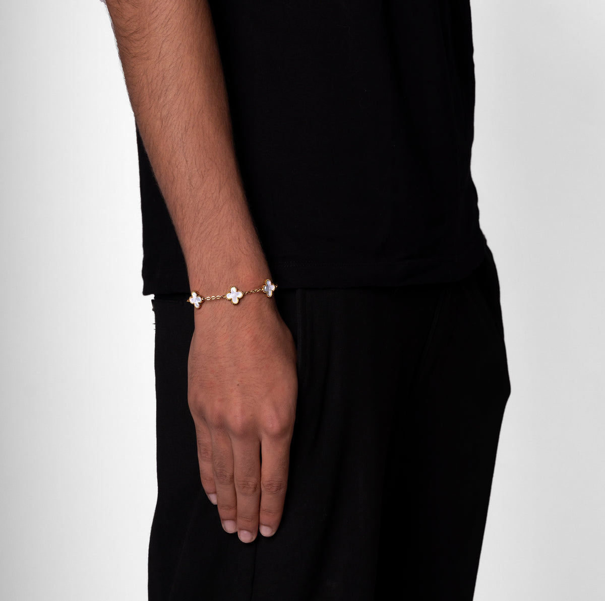 KLAVER ARMBAND. - GOUD WIT