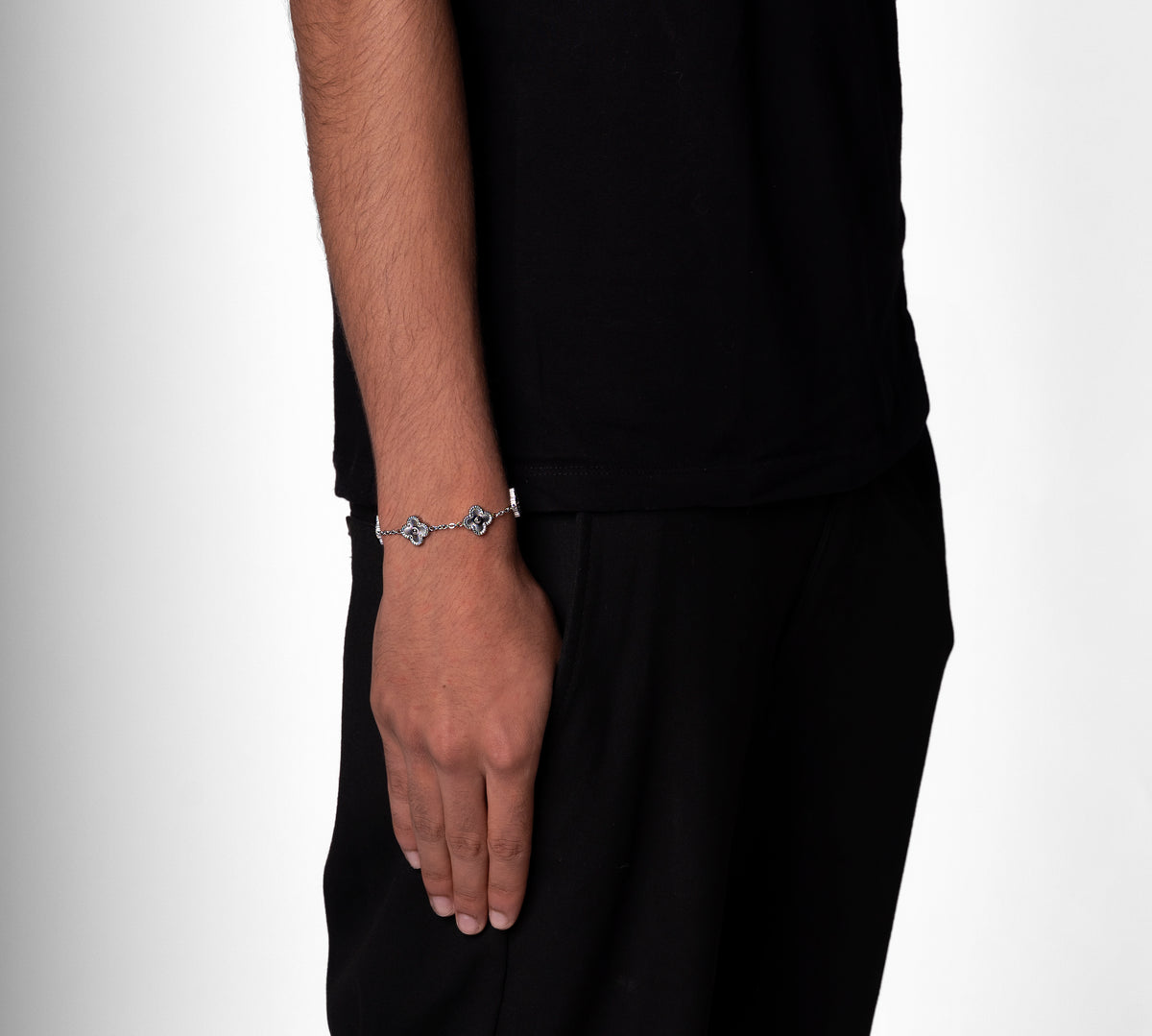 KLAVER ARMBAND. - ZILVER